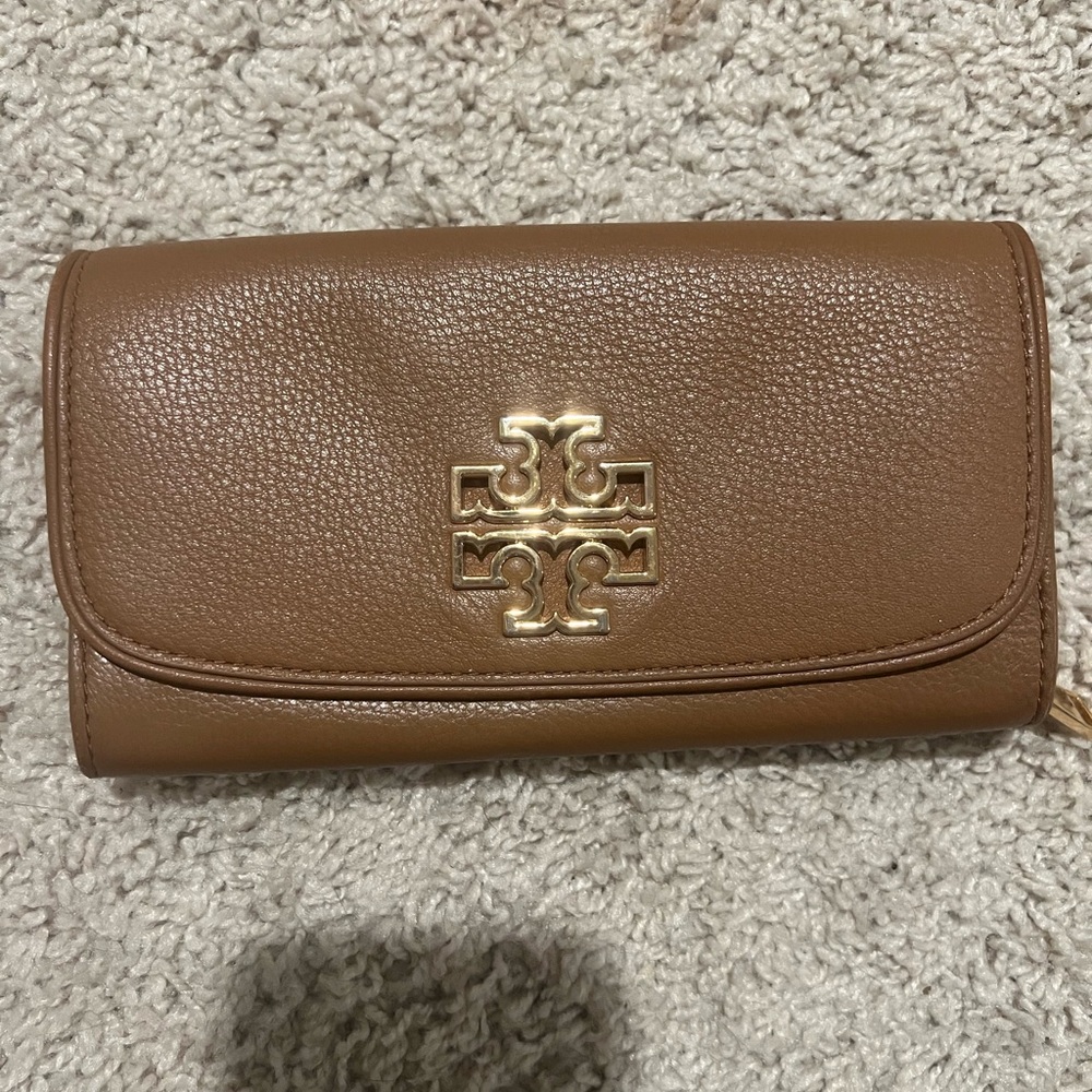 Tory Burch like new Brown Britten Duo Wallet with Tag
